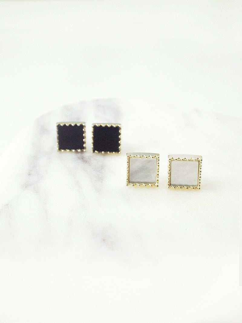 Mother of Pearl / Onyx Earring
