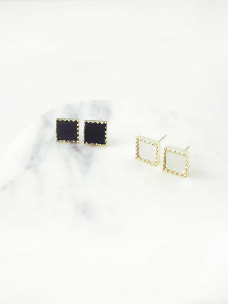 Mother of Pearl / Onyx Earring